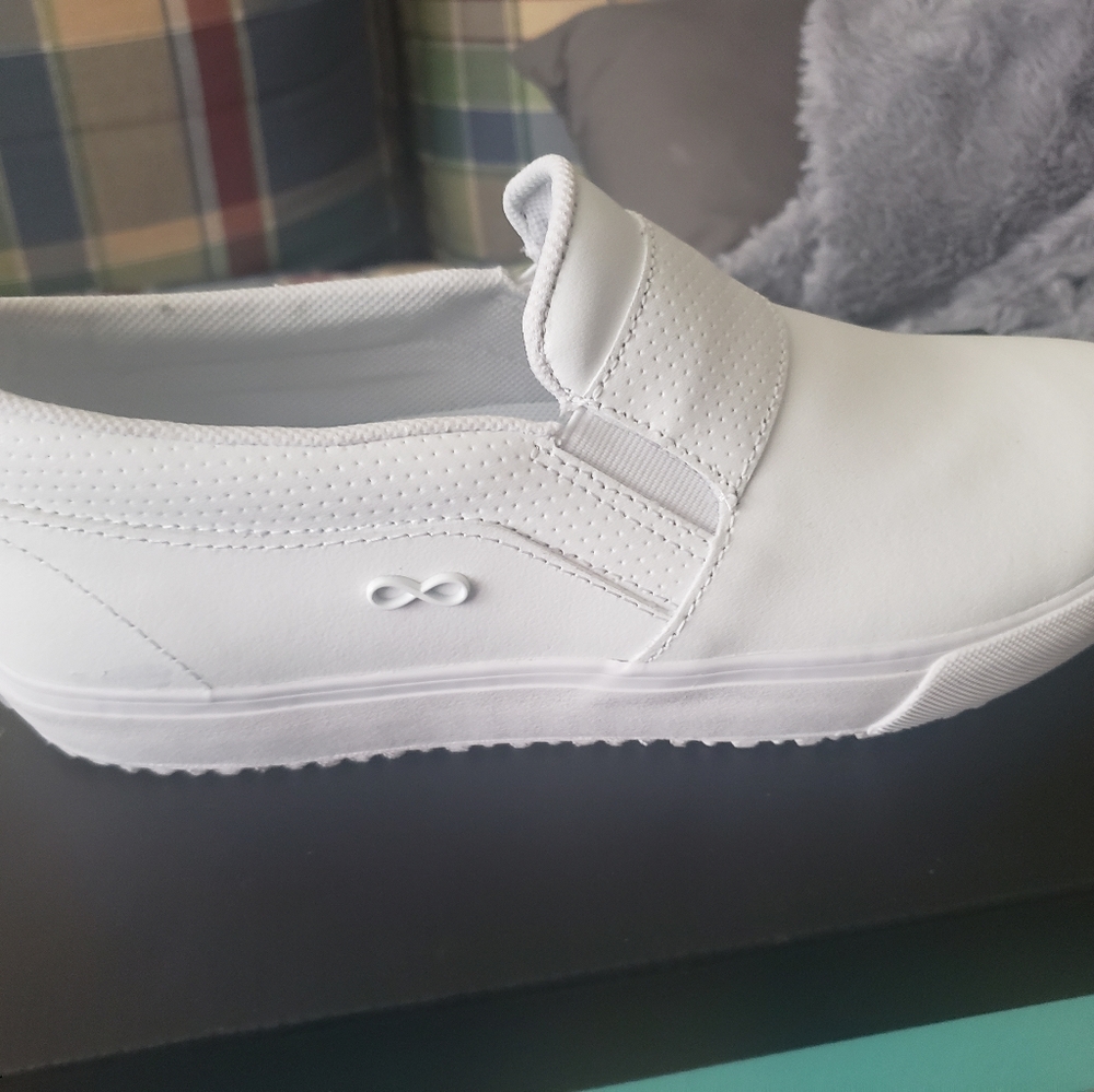 Cherokee rush nursing shoes size 9